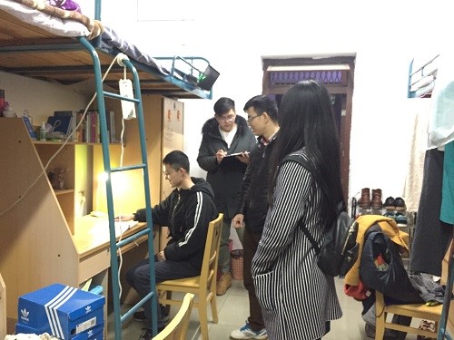 彭院长和吴老师慰问色情直播
.jpg